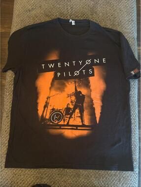Twenty One Pilots T-Shirt Men’s Large Black Emotional Roadshow Tour 2017 Concert